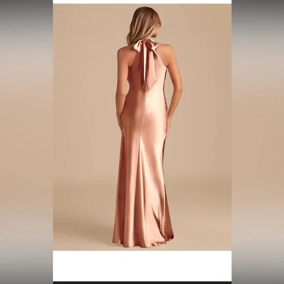 AZAZIE DORETTA
Bronzer Mermaid Bow Metallic Satin Dress Size 4 Bridesmaids dress - Picture 6 of 7